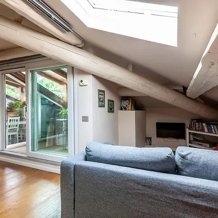 Apartment Romantica Mansarda Con Terrazzino Sui Tetti Di Parma