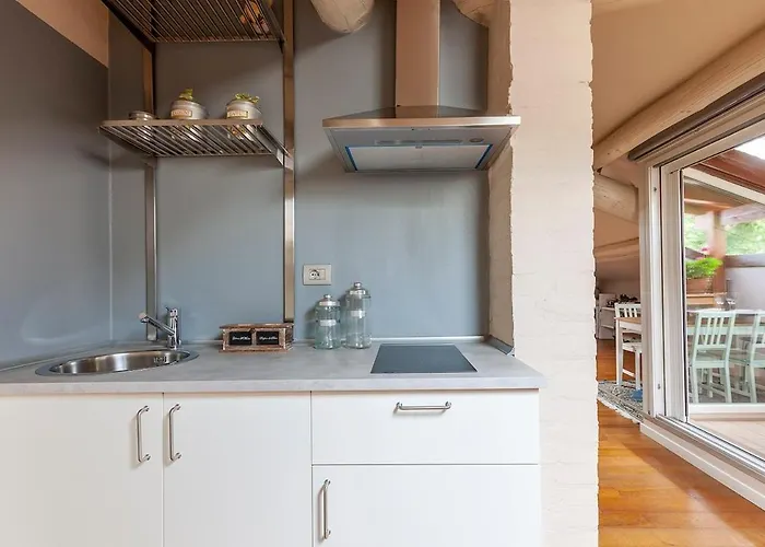 Romantica Mansarda Con Terrazzino Sui Tetti Di Apartment