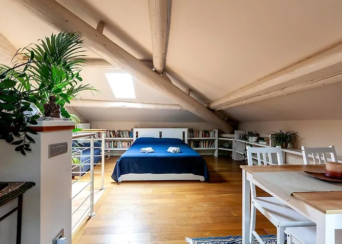Romantica Mansarda Con Terrazzino Sui Tetti Di Apartment Parma