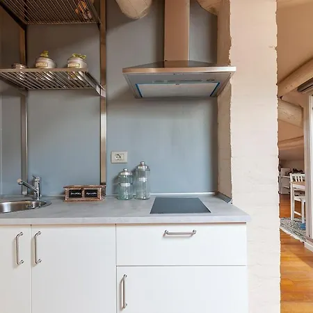 Romantica Mansarda Con Terrazzino Sui Tetti Di Apartman