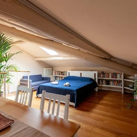 Romantica Mansarda Con Terrazzino Sui Tetti Di Apartman *